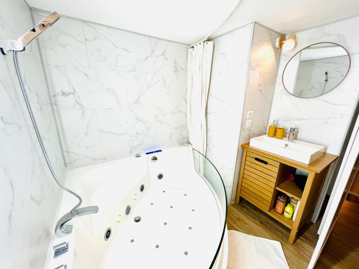 Duplex-Ceiling Height 1,9M-Free Private Parking-Self Check In !! Duplex Climatise-Hauteur Sous Plafond 1,9M-Parking Prive Gratuit-Arrivee Autonome !! Avignon Bagian luar foto
